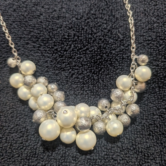 Chunky Cluster Statement Necklace White Faux Pearls Textured Silver Tone Fashion - Picture 2 of 5